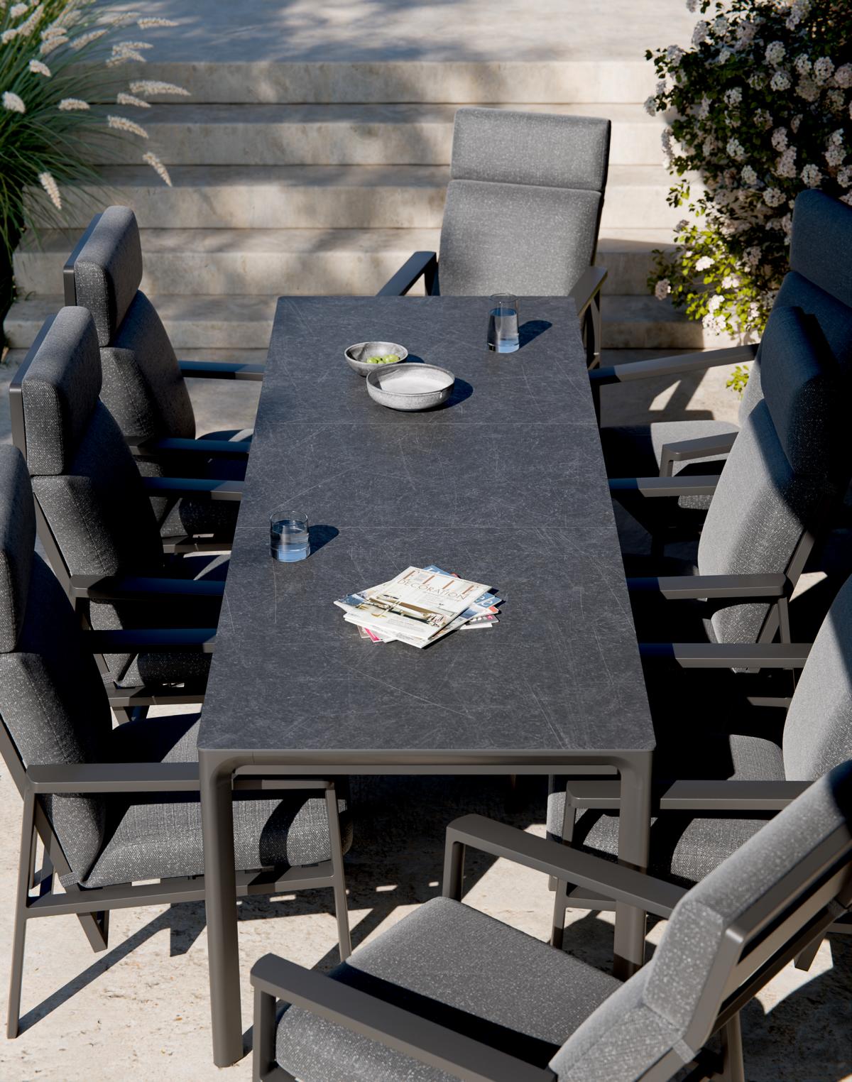 Ambientebild Royal Garden Nomad Ausziehtisch 207/272 x 90 cm Fairstone mit Focossa