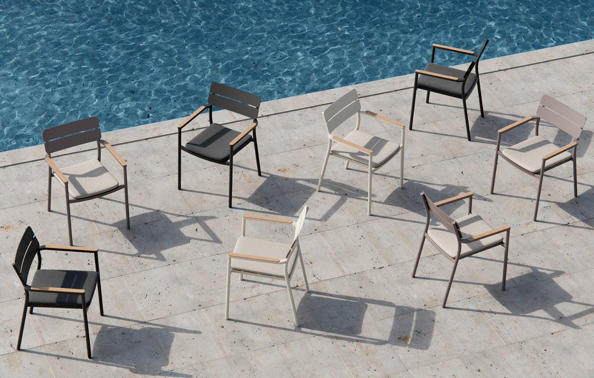 Ambiente Royal Garden Norland Stapelbarer Gartenstuhl mit Armlehnen Sand