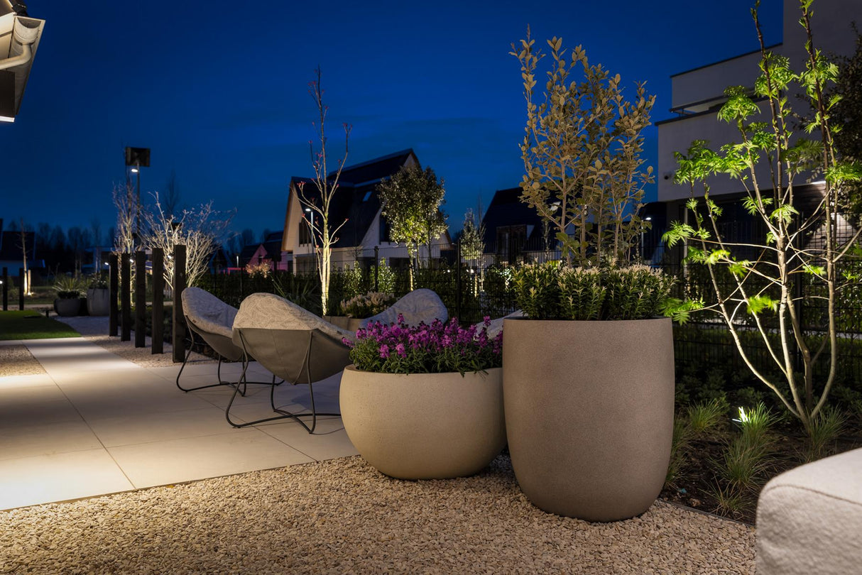 Ambientebild Luca Lifestyle Grigio Tall Egg Pot Pflanzenkübel Betonoptik 88x103