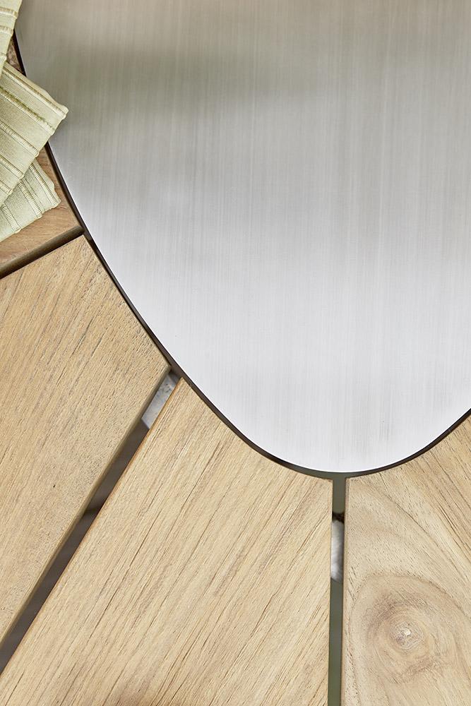 Detail Diamond Garden Lyon dreieckiger Gartentisch Edelstahl/Teakholz