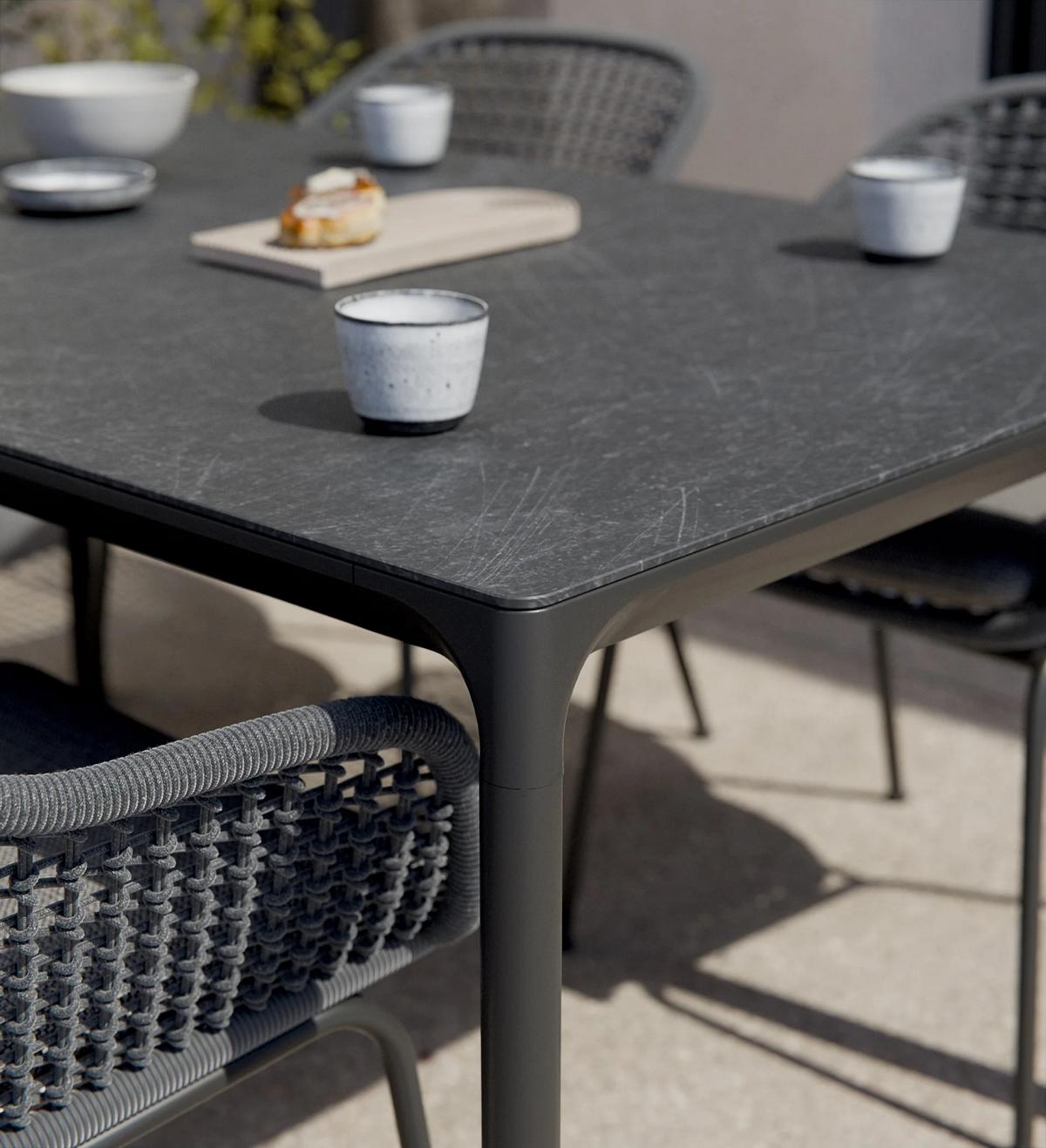 Details Royal Garden Nomad Gartentisch 160 x 95 cm Fairstone Anthrazit