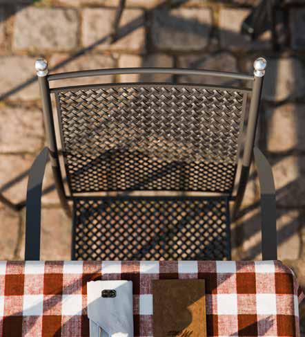 Ambientebild Royal Garden Excelsior stapelbarer Gartenstuhl aus Streckmetall