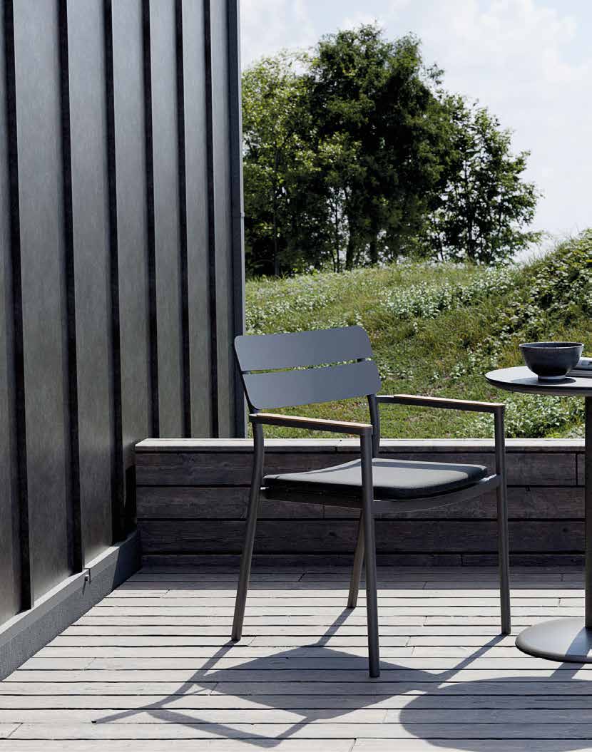 Details Royal Garden Norland Stapelbarer Gartenstuhl mit Armlehnen Anthrazit