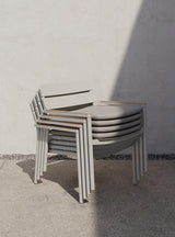 gestapelt Royal Garden Norland Lounge-Stapelsessel aus Aluminium Sand