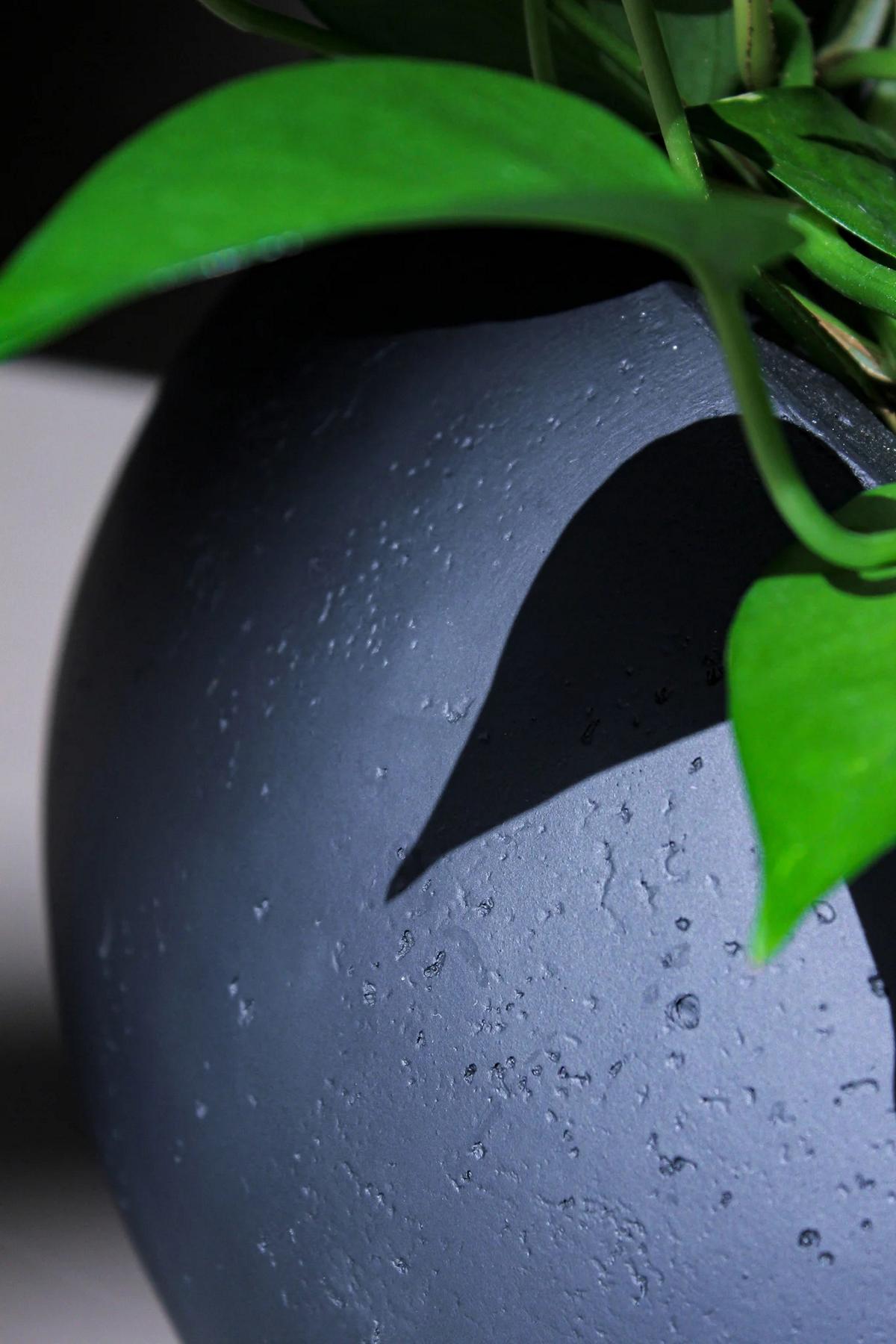 Detail Luca Lifestyle Grigio New Egg Pot Low Pflanzentopf Anthrazit 110x65 cm