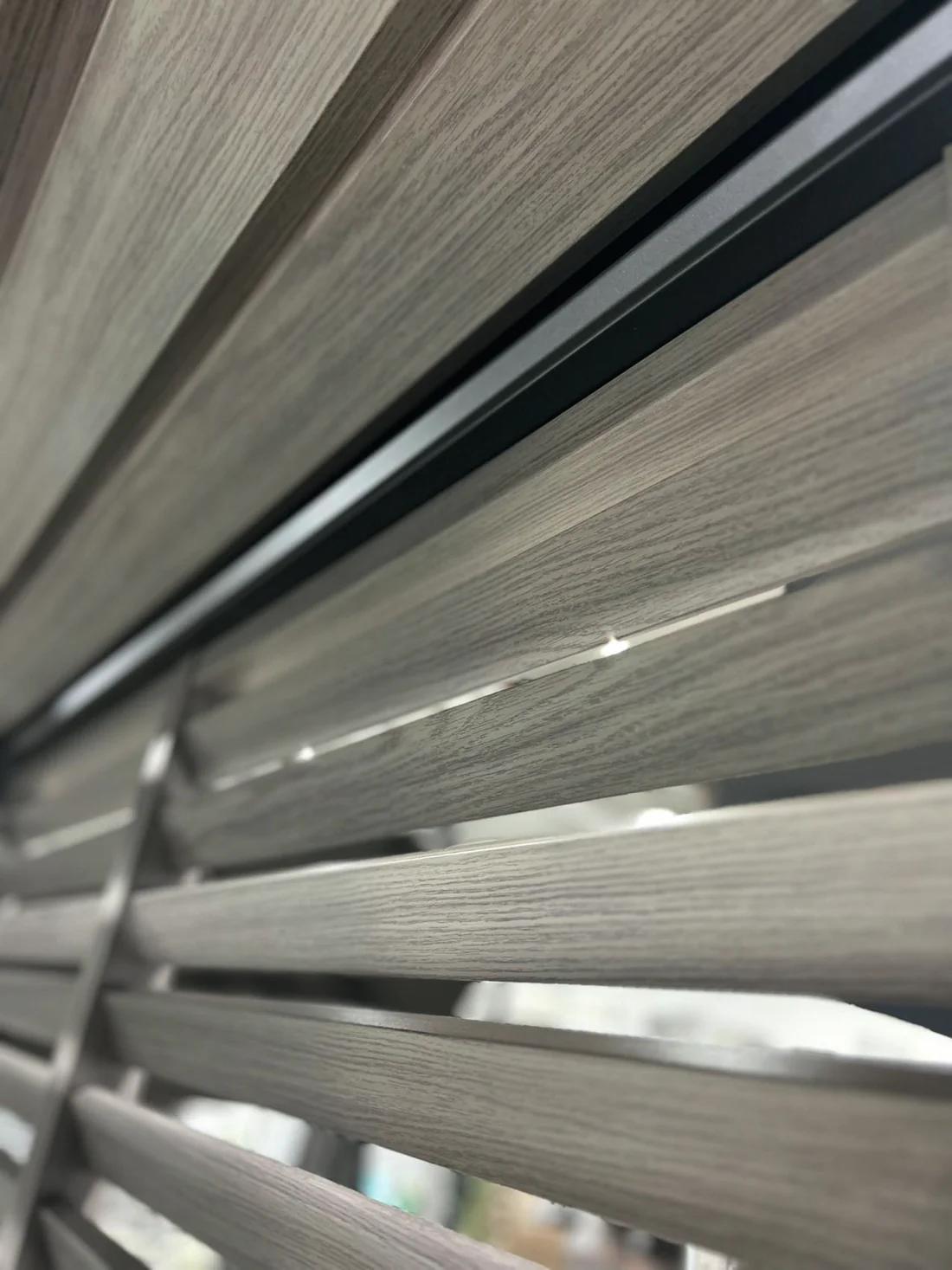 Detailbild Lamellenwand MWH Grillzebo Grill Pergola mit Lamellenwand