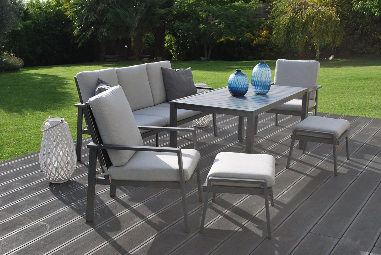 Low-Dining Set, Atlantico Lounge-Set, Gartenmöbel, Aluminium Ecklounge, Vielseitiges Outdoor-Set, Wetterfeste Polster, Bequemer Sitzkomfort, Lounge-Charakter, Entspannen im Garten, Geselliges Beisammensitzen, Praktische Wohnlichkeit, Armlehnen, Abnehmbare Bezüge, 3er Sofa, Lounge-Tisch, Hocker als Sitzgelegenheit, Stabiler Aluminiumrahmen, Pflegeleicht, Matt Grau, Wohlfühl-Oase, Stilvolles Dining, Optimal abgestimmte Sitz- und Tischhöhe, Max. Belastbarkeit 120 kg, 100% Polyester Polster