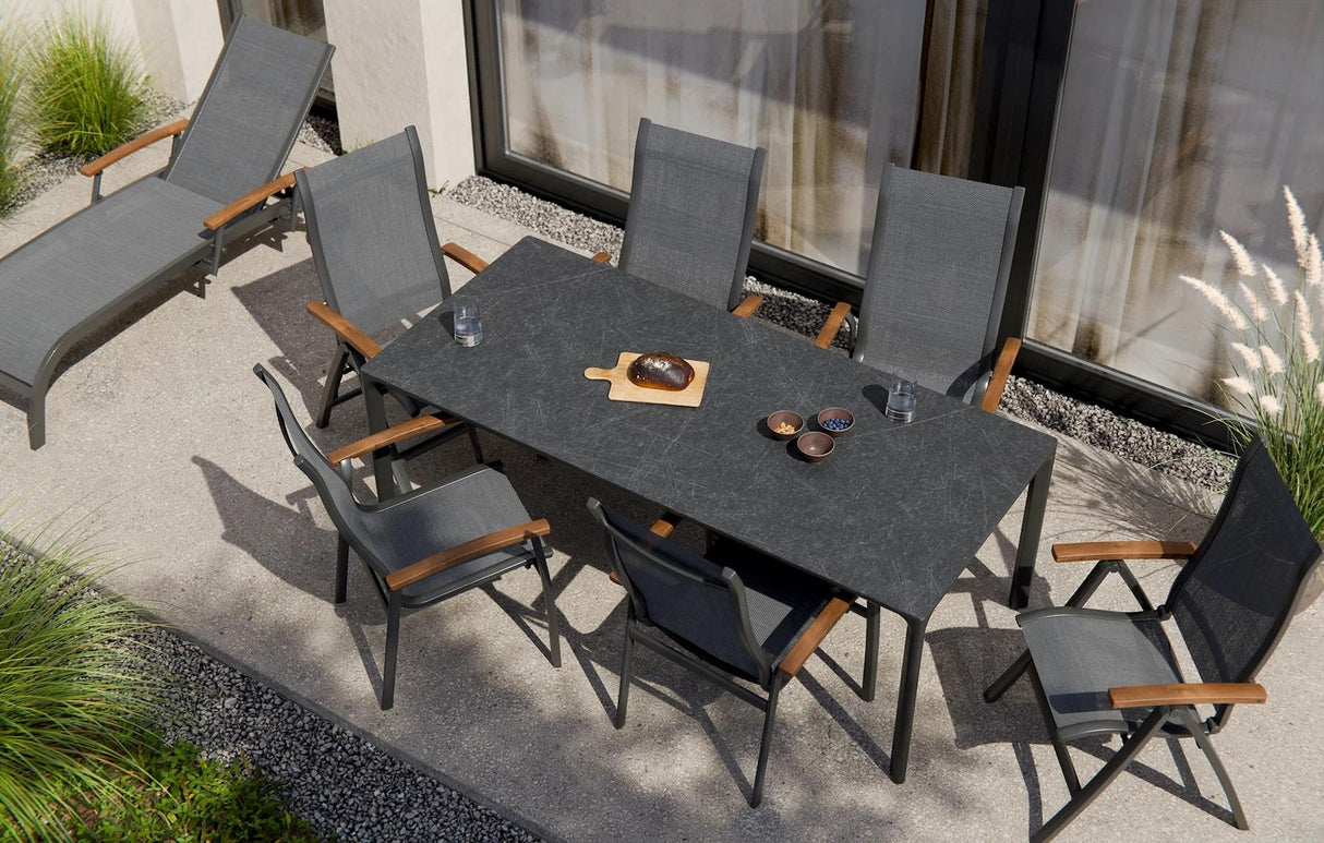 Nomad Gartentischmit der Serie Kensington teak