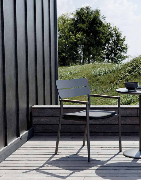 Details Royal Garden Norland Stapelbarer Gartenstuhl mit Armlehnen Anthrazit